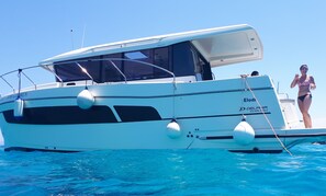 A large, white yacht with a covered deck and a name "Elodi" visible on the side. - L'Oasi Villaggio Albergo (Favignana)