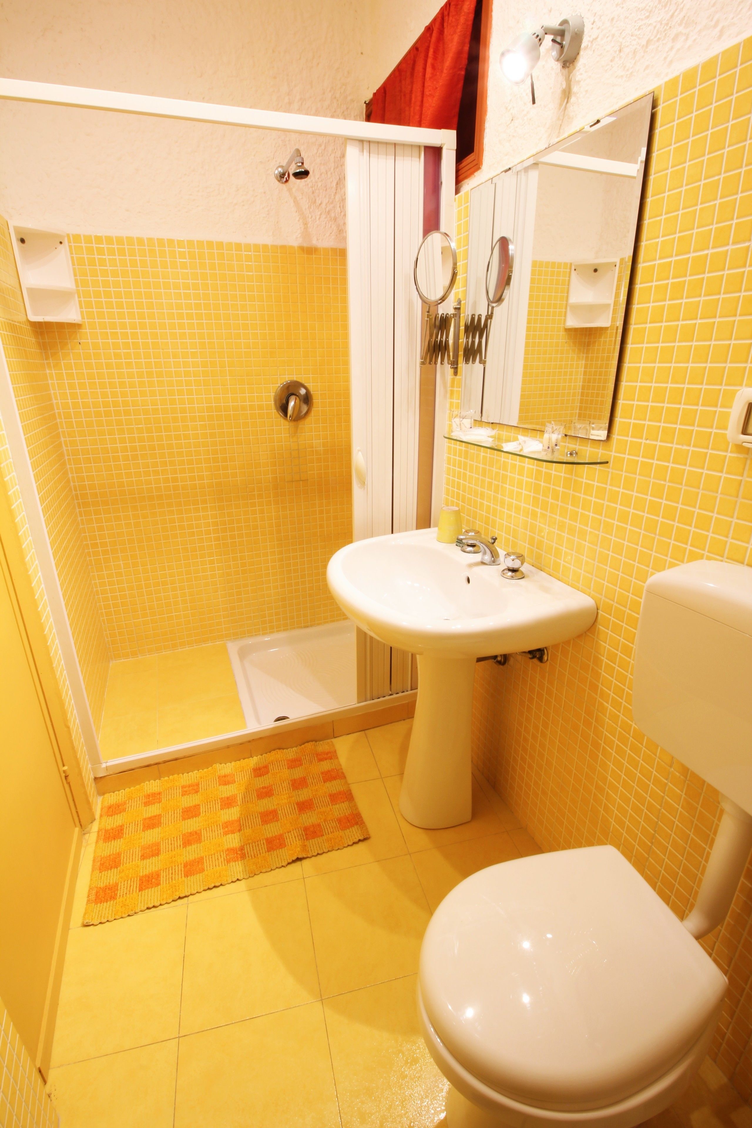 shower, free toiletries, hair dryer, bidet