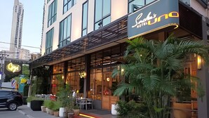 Exterior detail - Sachas Hotel Uno Asoke Sukhumvit Bangkok (Bangkok)