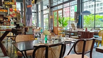 2 restaurants, breakfast, lunch, dinner served; international cuisine