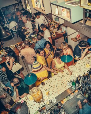 A crowded indoor space with tables, chairs, and a bar area. - Sachas Hotel Uno Asoke Sukhumvit Bangkok (Bangkok)
