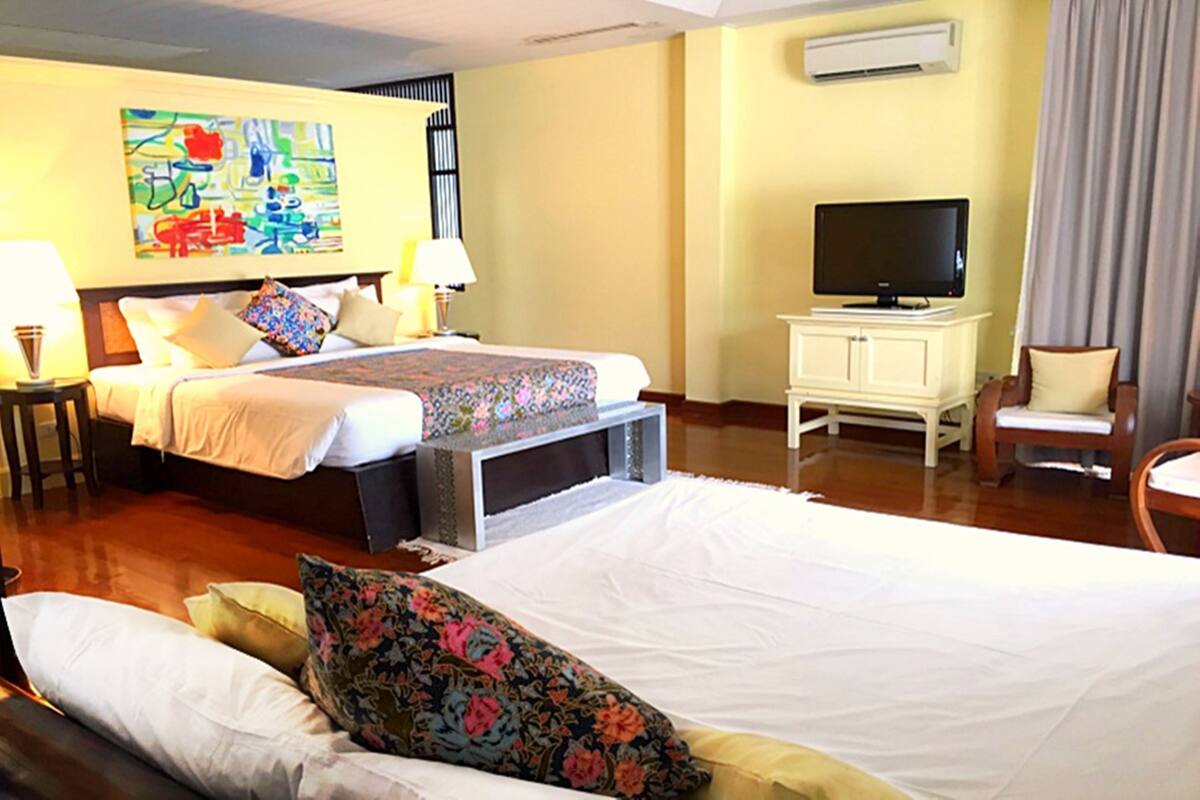 Courtyard with Triple Bed | เครื่องนอนป้องกันสารก่อภูมิแพ้, มินิบาร์, ตู้นิรภัยในห้องพัก, โต๊ะทำงาน