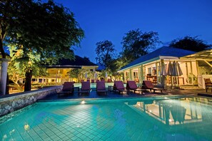 Outdoor pool - Baan Bayan Beach Hotel (Hua Hin)
