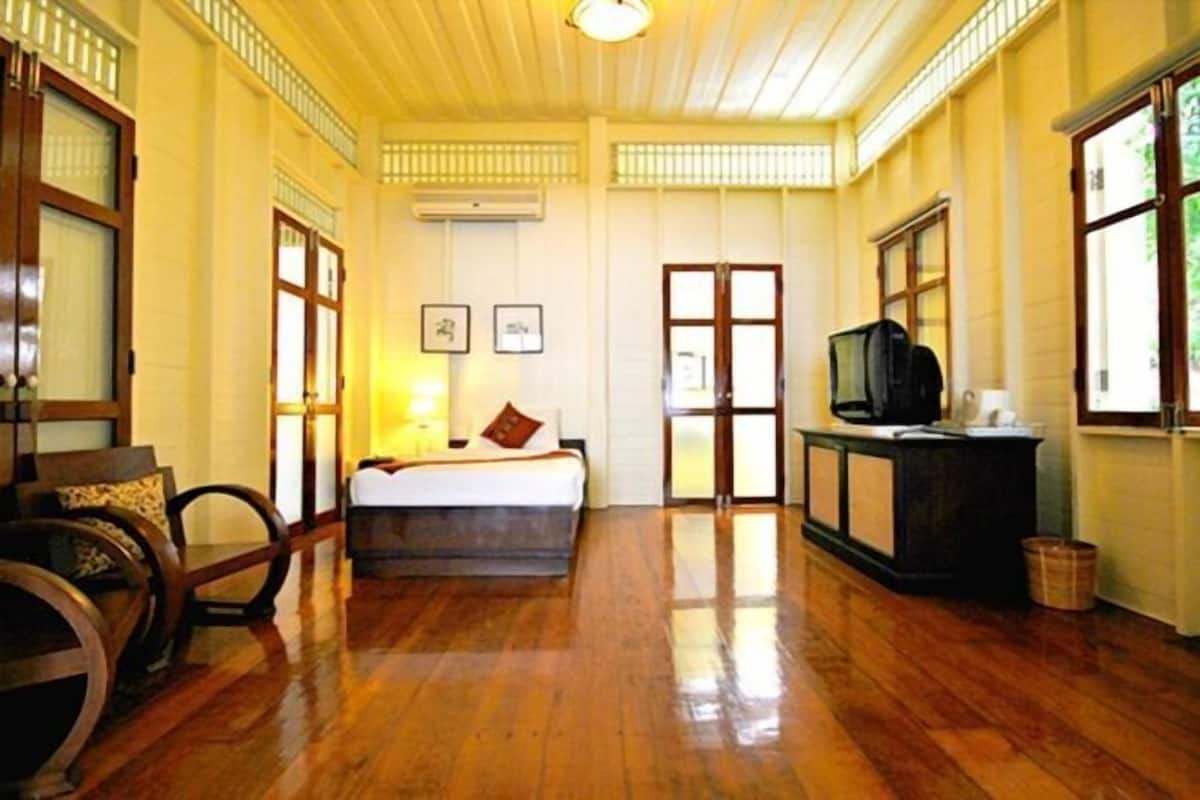 Ropa de cama hipoalergénica, minibar, caja fuerte