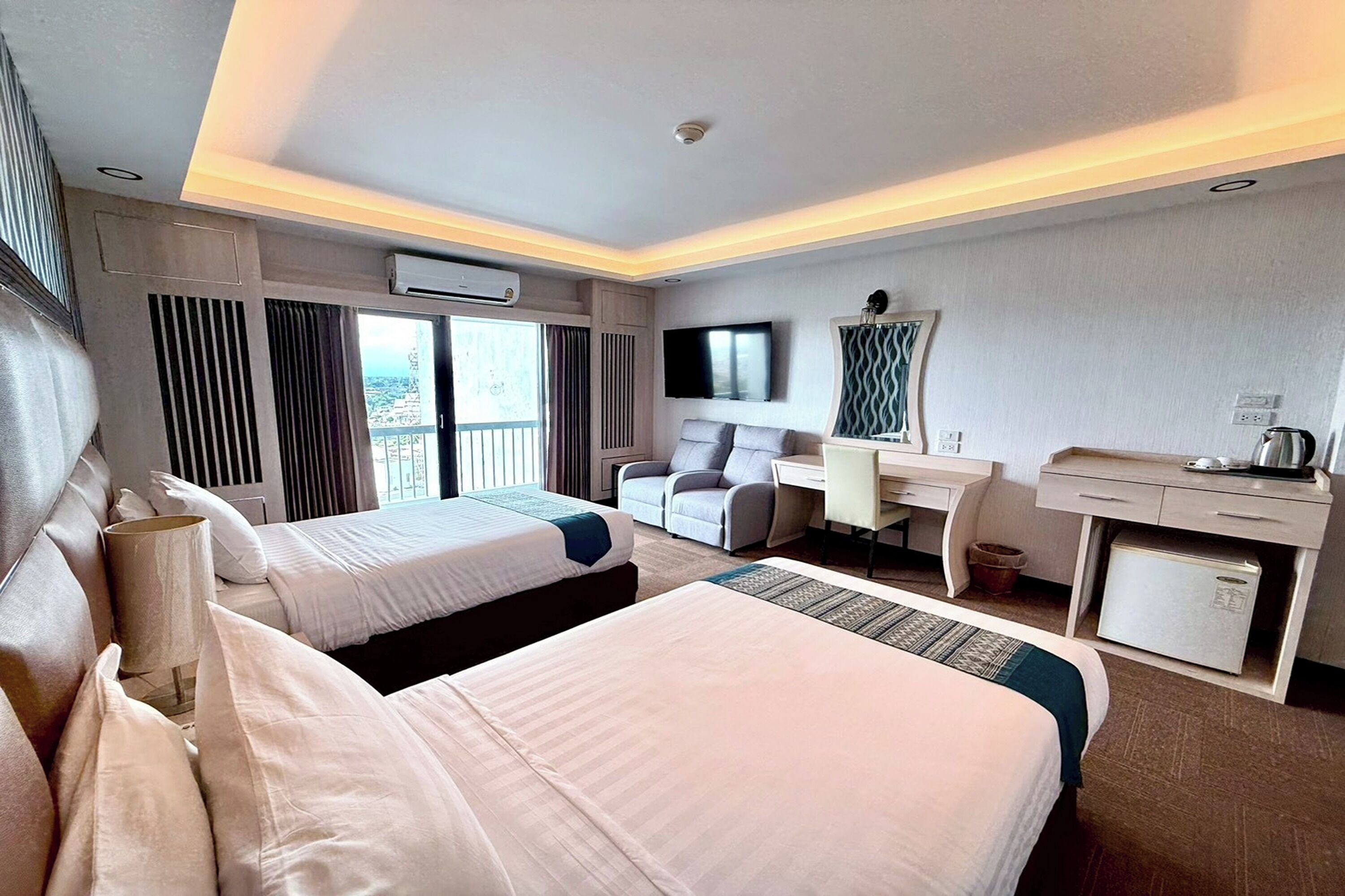 Luxury Twin Room | City view