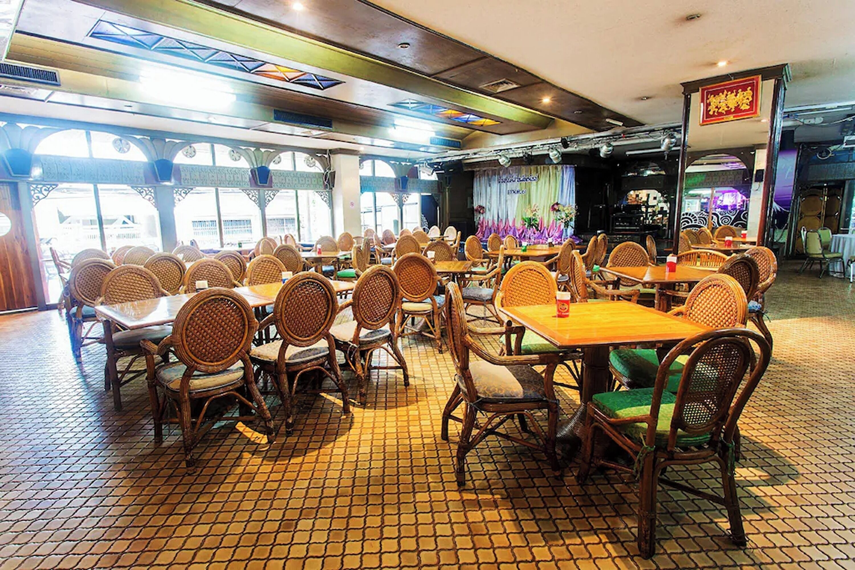 Desayuno con opciones de la cocina local diario (THB 150 por persona)