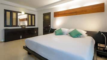 A modern hotel room with a large bed, a wooden headboard, a nightstand, a desk, and a mirror.