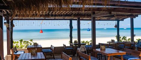 2 restoran, melayani sarapan, makan siang; sajian masakan internasional