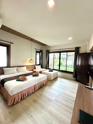 In-room safe, desk, blackout curtains, free WiFi - Southern Lanta Resort (Ko Lanta)