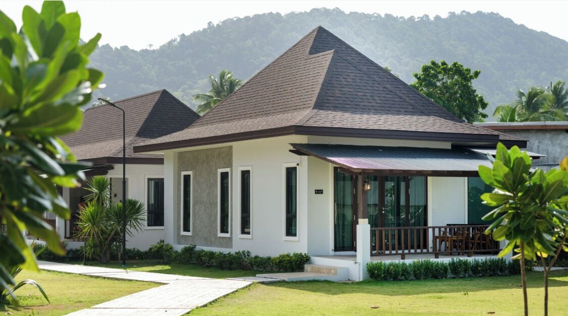 Grand suite | Een kluis op de kamer, een bureau, verduisterende gordijnen, gratis wifi