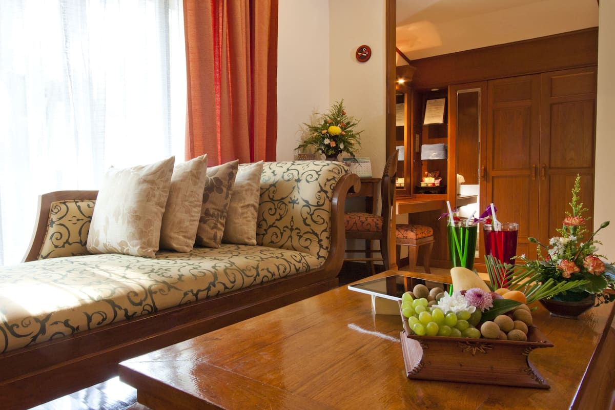 Tropical Villa Plus Junior | Living area | TV