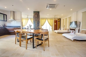 2 Bedroom Oceanview Executive | In-room dining