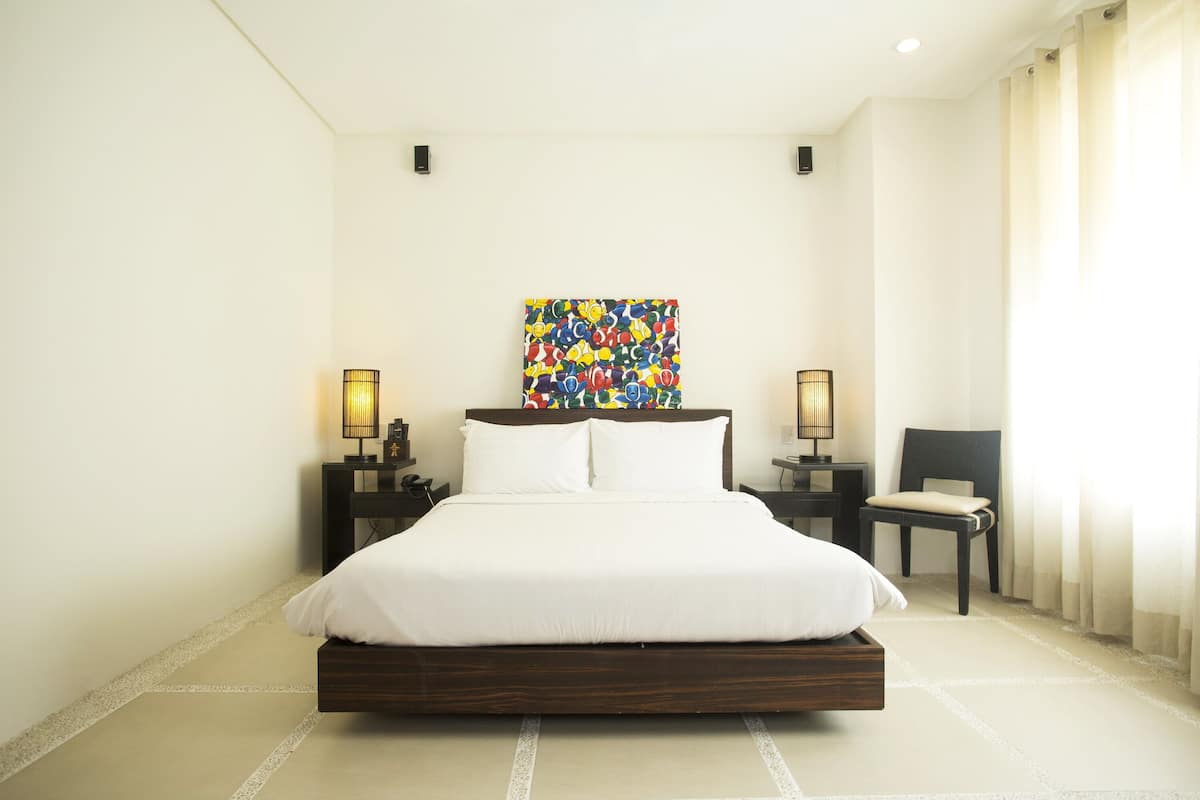 Suite Grand, 1 kamar tidur | Seprai premium, minibar, brankas, dan tirai kedap cahaya