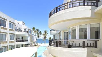 3 Bedroom Family Suite | Balcony view