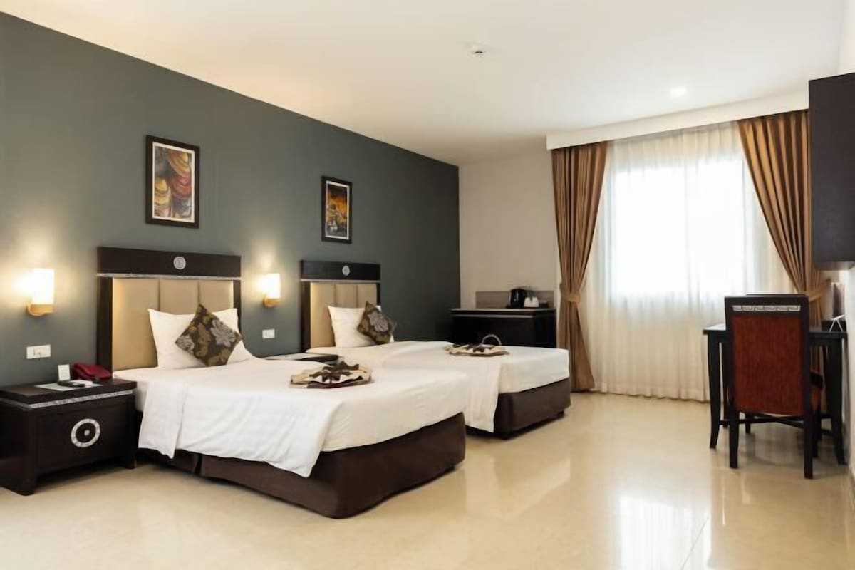 In-room safe, desk, iron/ironing board (on request), WiFi (free)