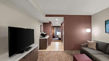 Zimmer | Wohnbereich | 37-Zoll-LCD-Fernseher mit Kabelempfang, Fernseher