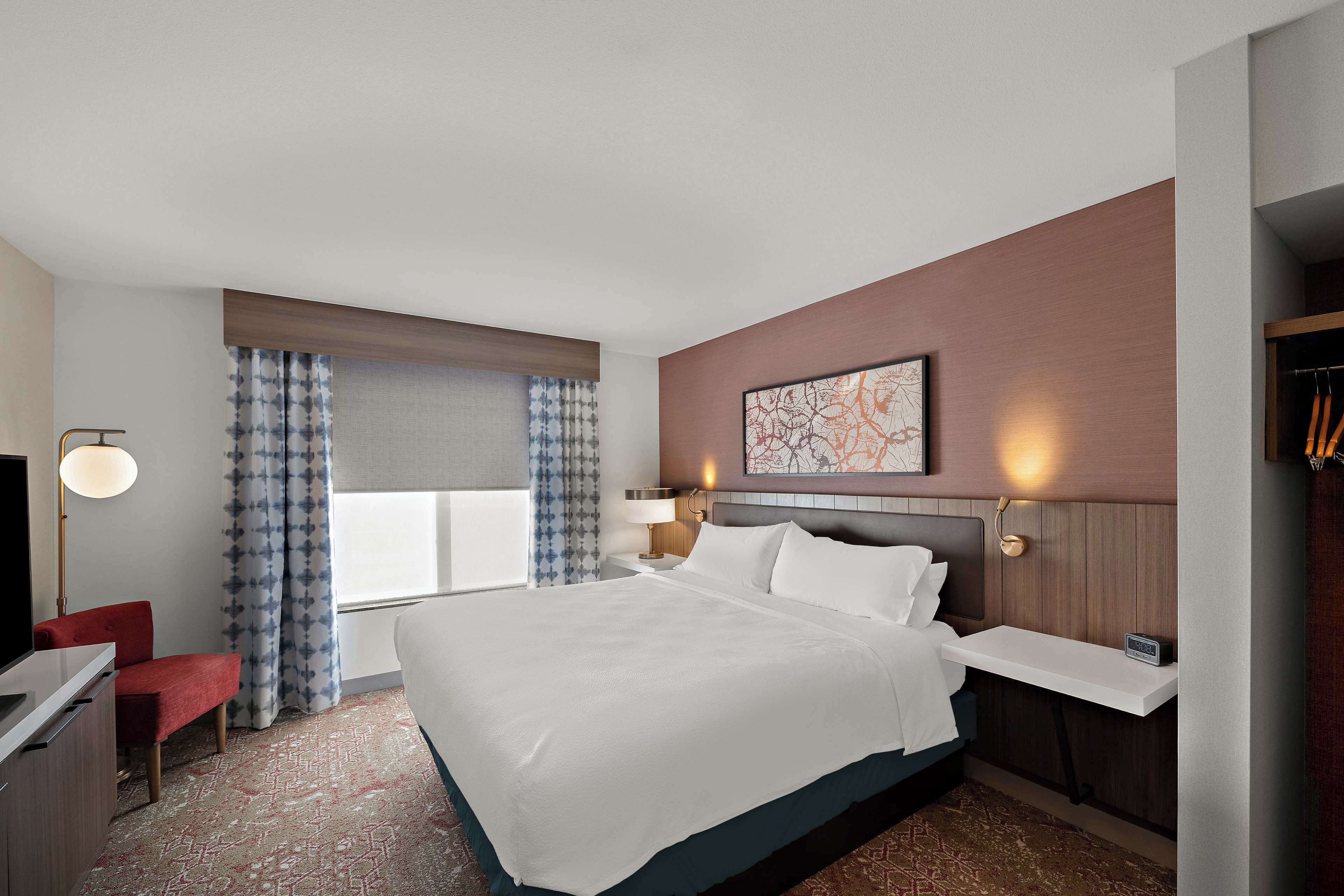 Suite, 1 King Bed | Hypo-allergenic bedding, desk, laptop workspace, iron/ironing board