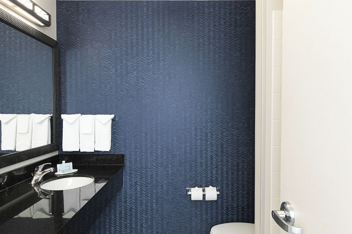 Pengeskab på værelset, individuel indretning, skrivebord