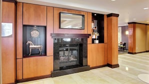 Lobby lounge - Fairfield Inn & Suites by Marriott Milwaukee Airport (Oak Creek)