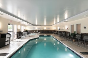 Indoor pool - Fairfield Inn & Suites by Marriott Milwaukee Airport (Oak Creek)