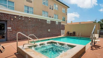 Outdoor pool, open 9 AM to 9 PM, sun loungers