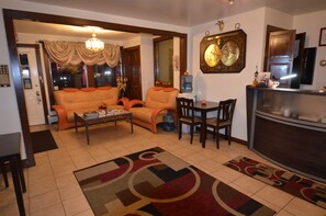 Free daily continental breakfast  - Williamstown Motel (Williamstown)