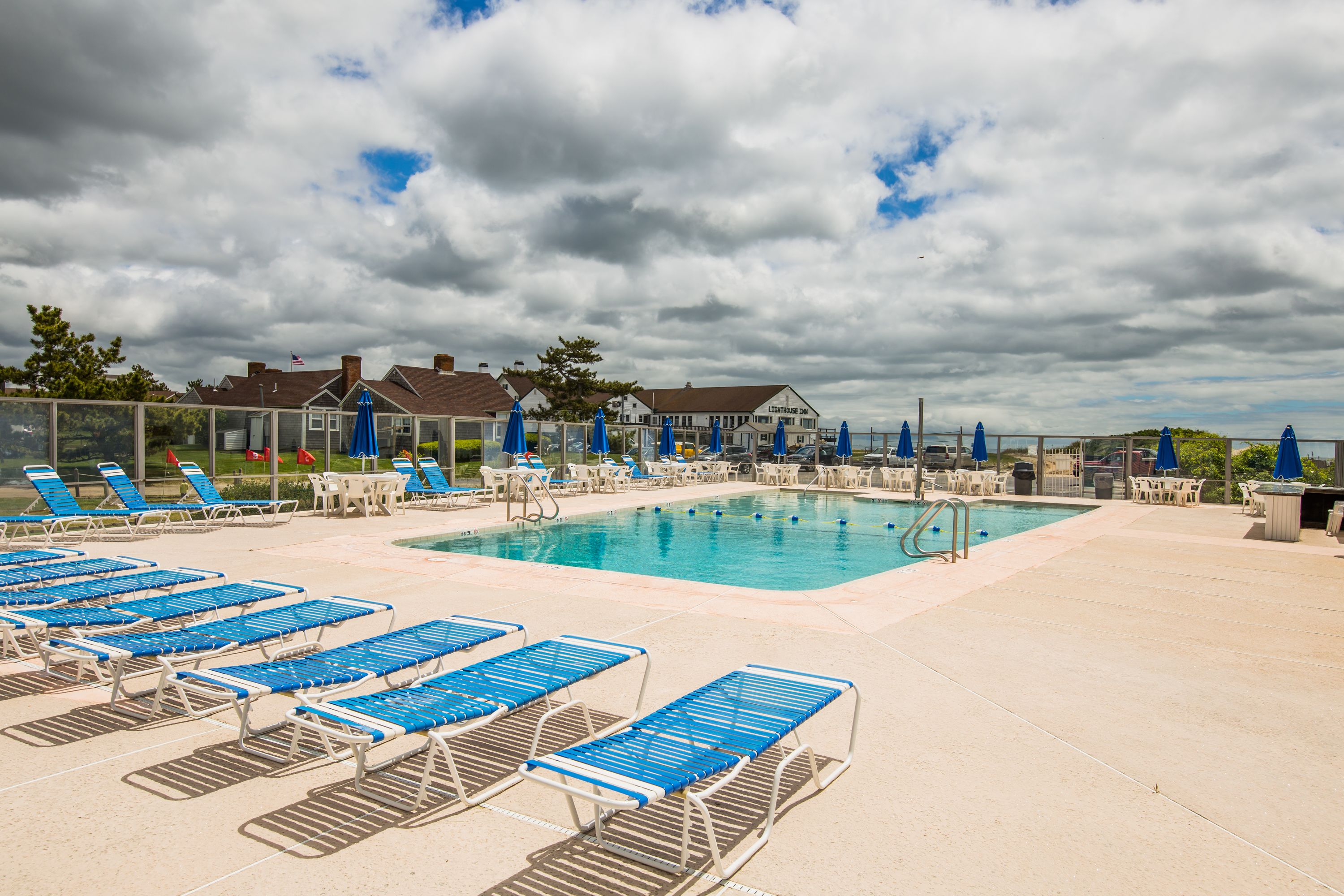 seasonal outdoor pool, open 8:00 am to 8:00 pm, pool loungers