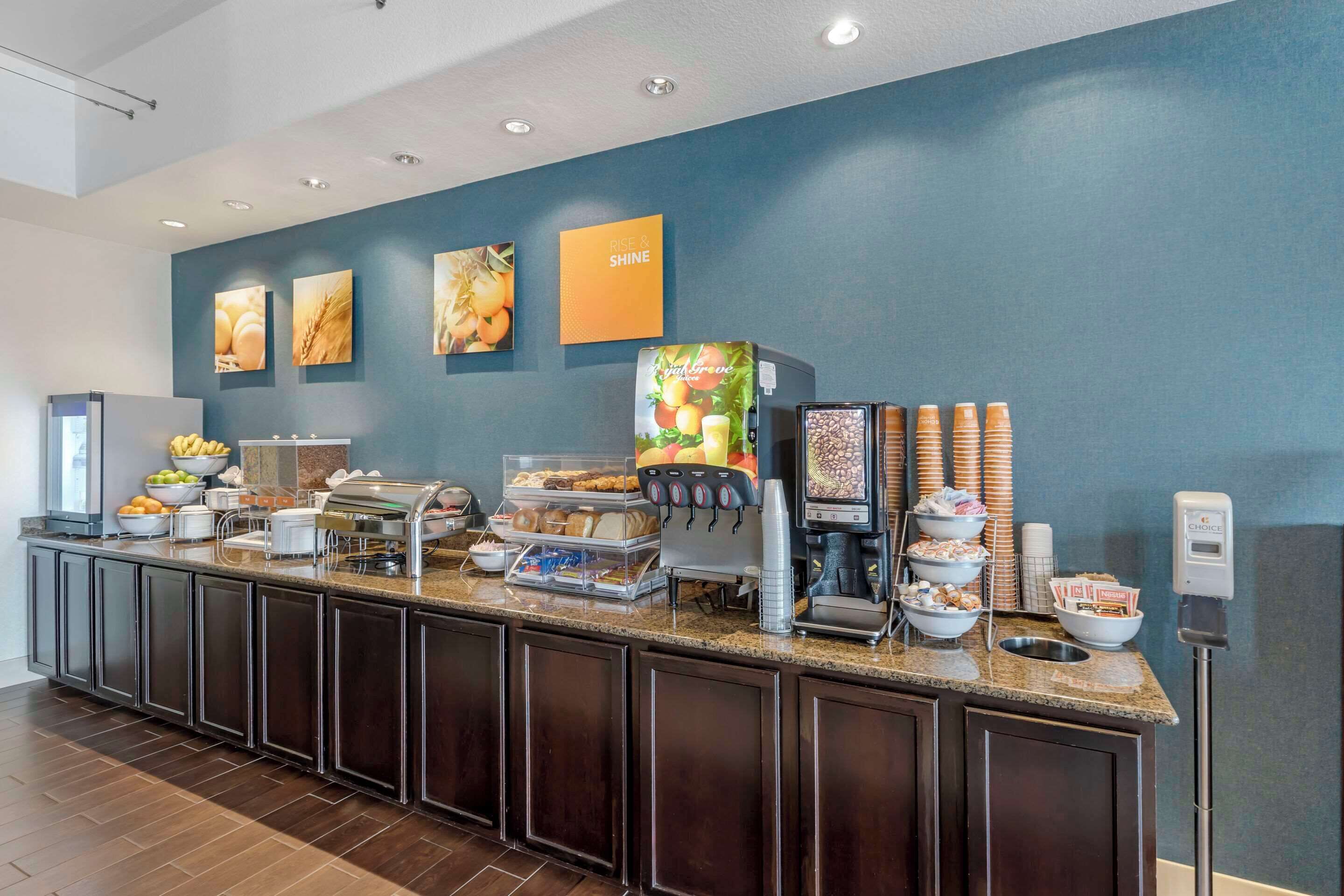 free daily full breakfast