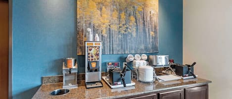 Petit déjeuner complet compris tous les jours
