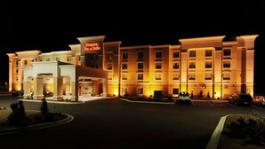 A multi-story hotel with a prominent 'Hampton Inn & Suites' sign, a central entrance, and a parking area. - Hampton Inn Suites Scottsboro (Scottsboro)