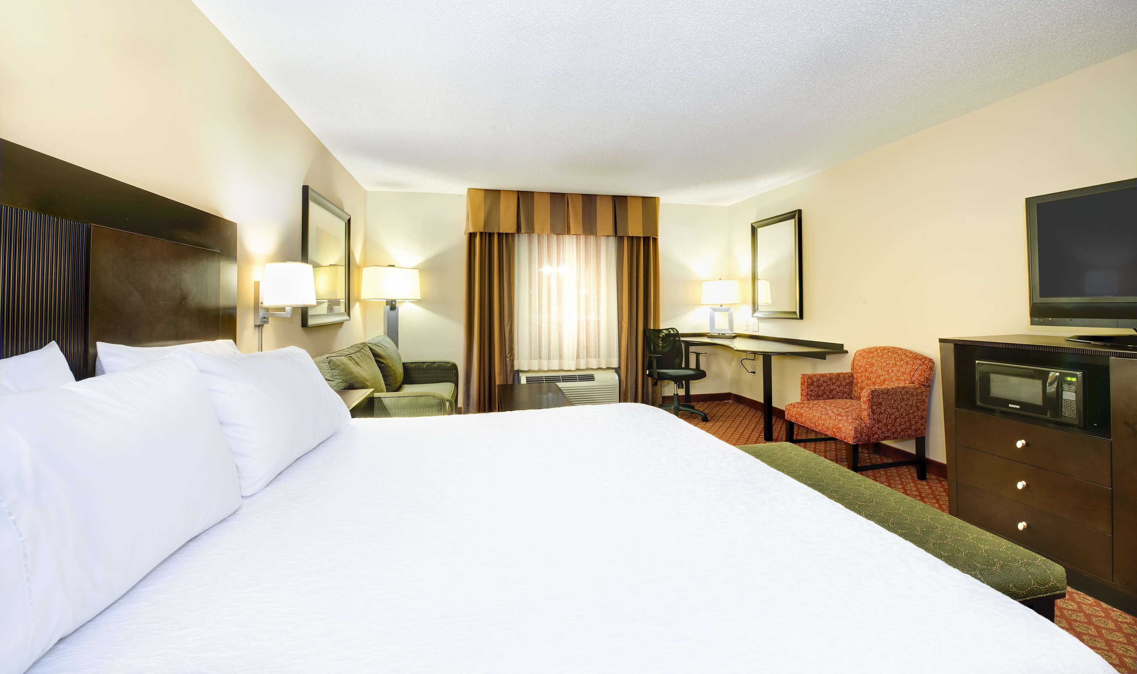 one king bed, non-smoking | premium bedding, in-room safe, desk, blackout curtains