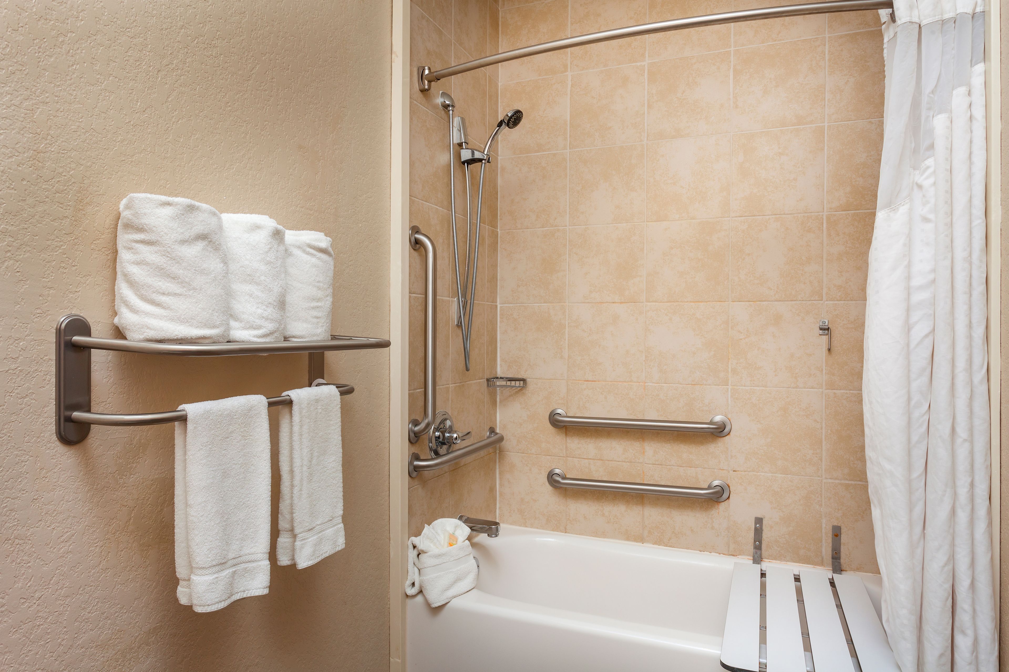 combined shower/bathtub, free toiletries, hair dryer, towels