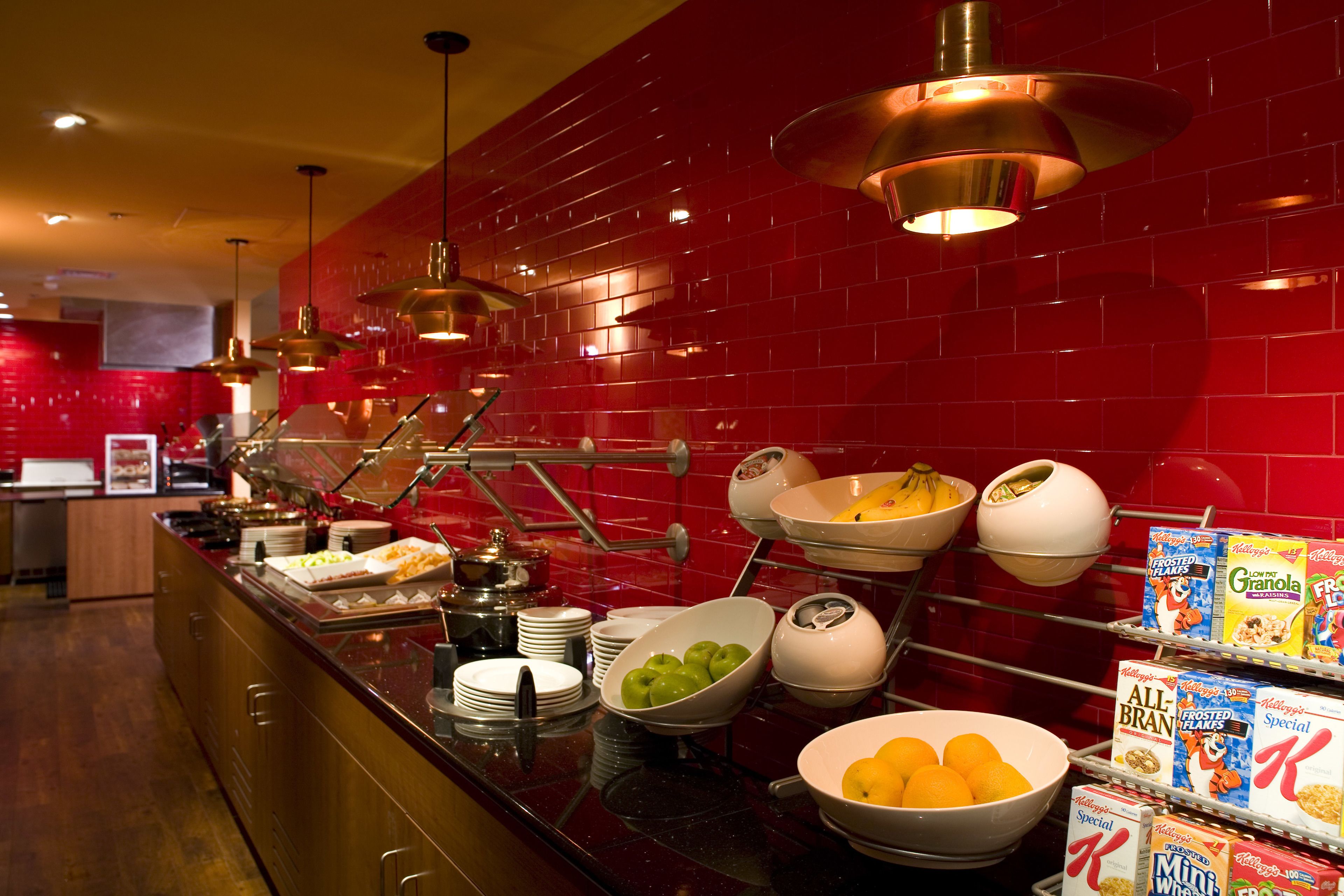 每日供應吃到飽早餐 (每人 USD12.95)