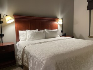 Select Comfort beds, desk, blackout curtains, iron/ironing board - Hampton Inn & Suites Rifle (Rifle)