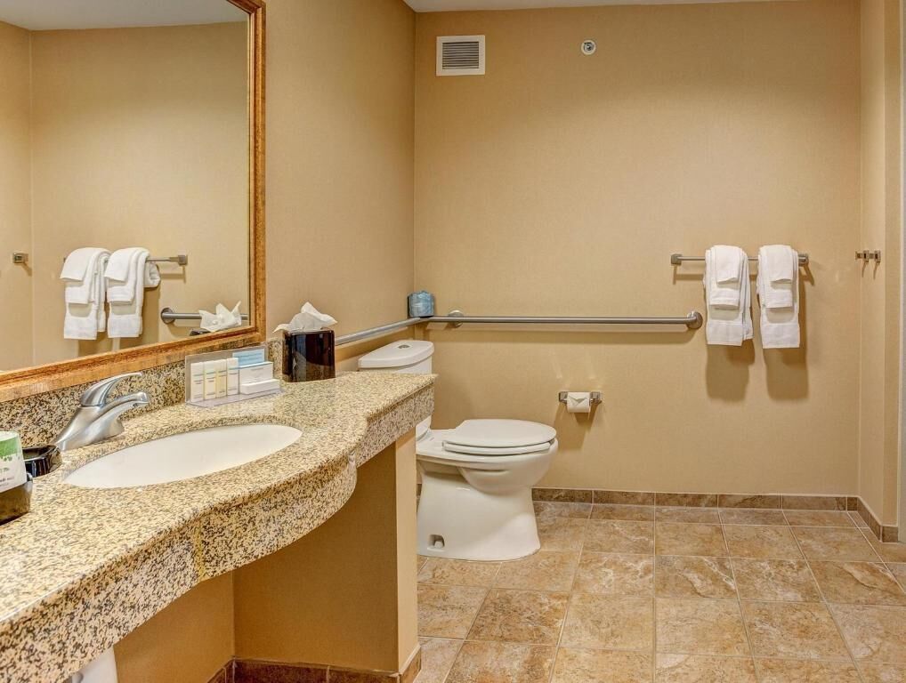 Bathroom | Free toiletries, hair dryer, towels