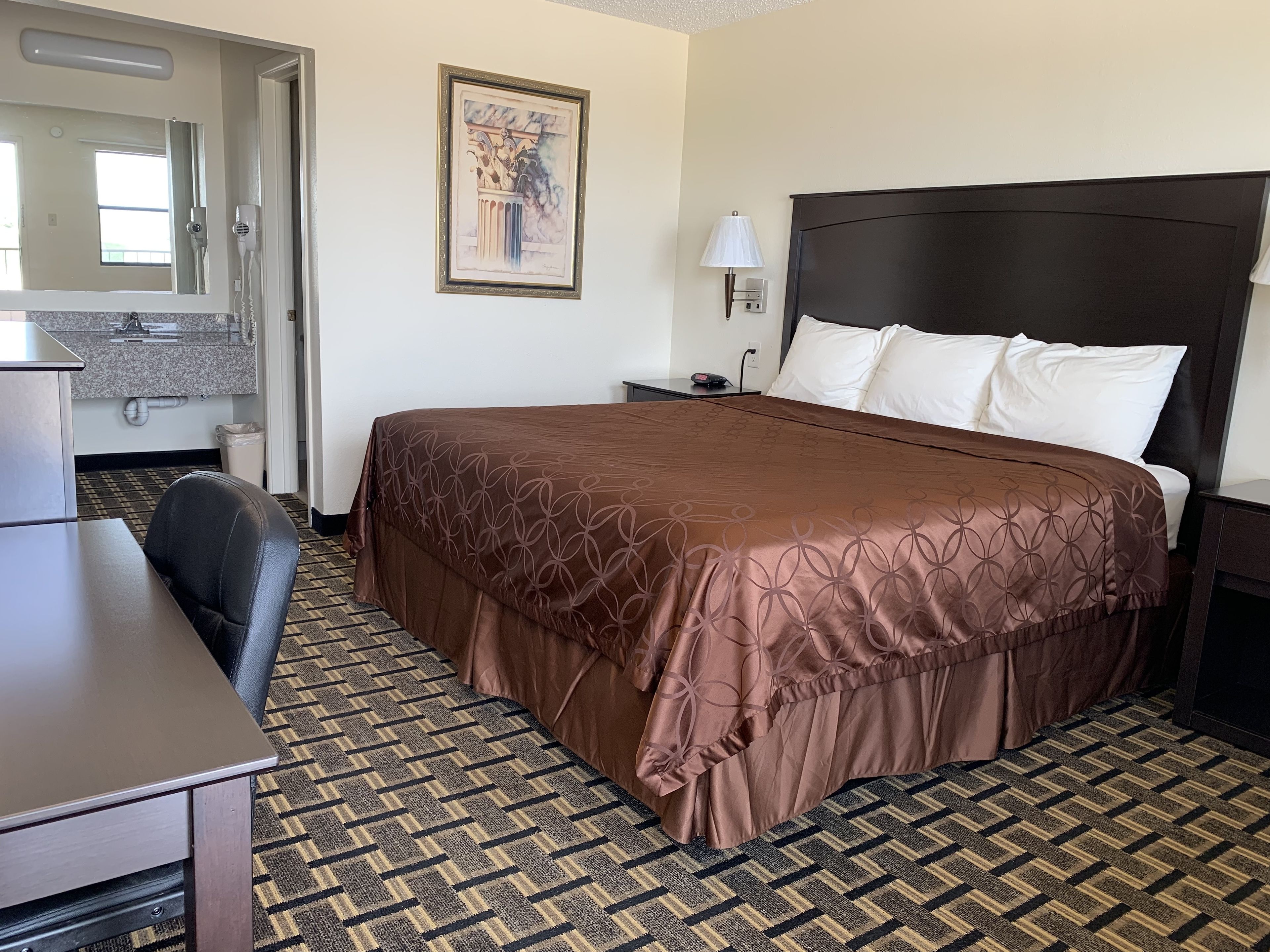 客房, 1 張特大雙人床 | 書桌、熨斗/熨衣板、免費無線上網