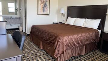 Room, 1 King Bed | Desk, iron/ironing board, free WiFi