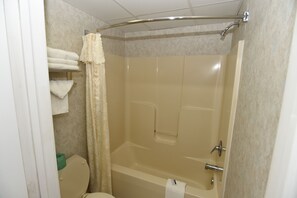 Bathroom shower - Country View Inn & Suites Atlantic City (Absecon)