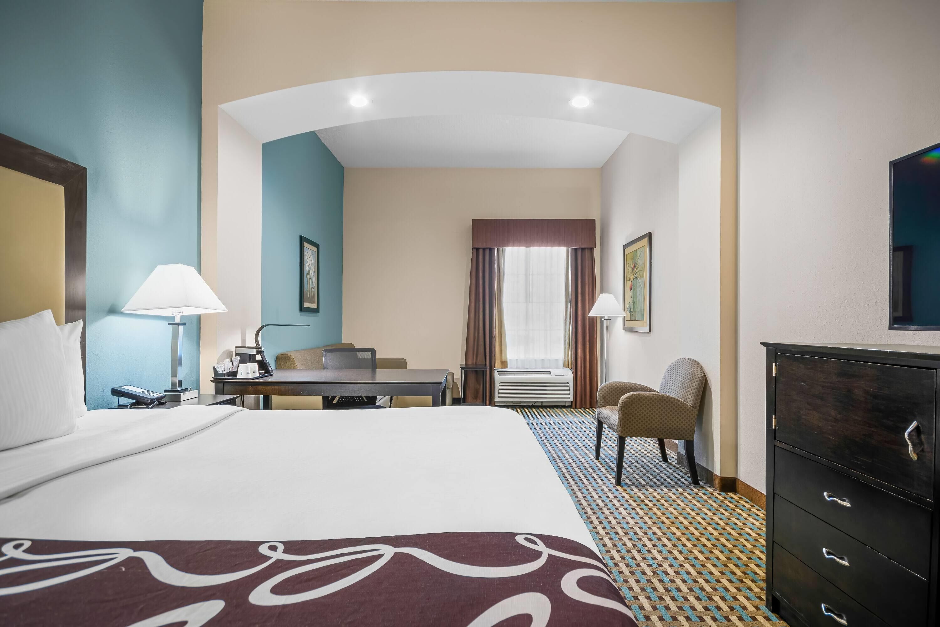 Deluxe Room, 1 King Bed, Accessible (Various Views) | Pillowtop beds, desk, laptop workspace, iron/ironing board