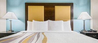 La Quinta Inn & Suites by Wyndham Stonington-Mystic Area