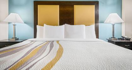 La Quinta Inn & Suites by Wyndham Stonington-Mystic Area