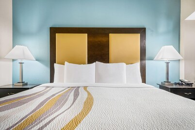 La Quinta Inn & Suites by Wyndham Stonington-Mystic Area