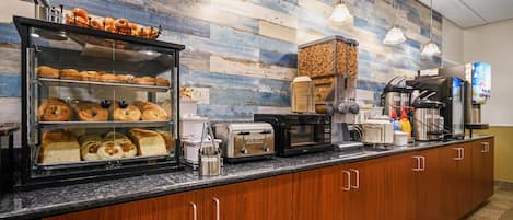 Free continental breakfast on weekdays