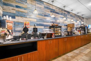 Free continental breakfast on weekdays 