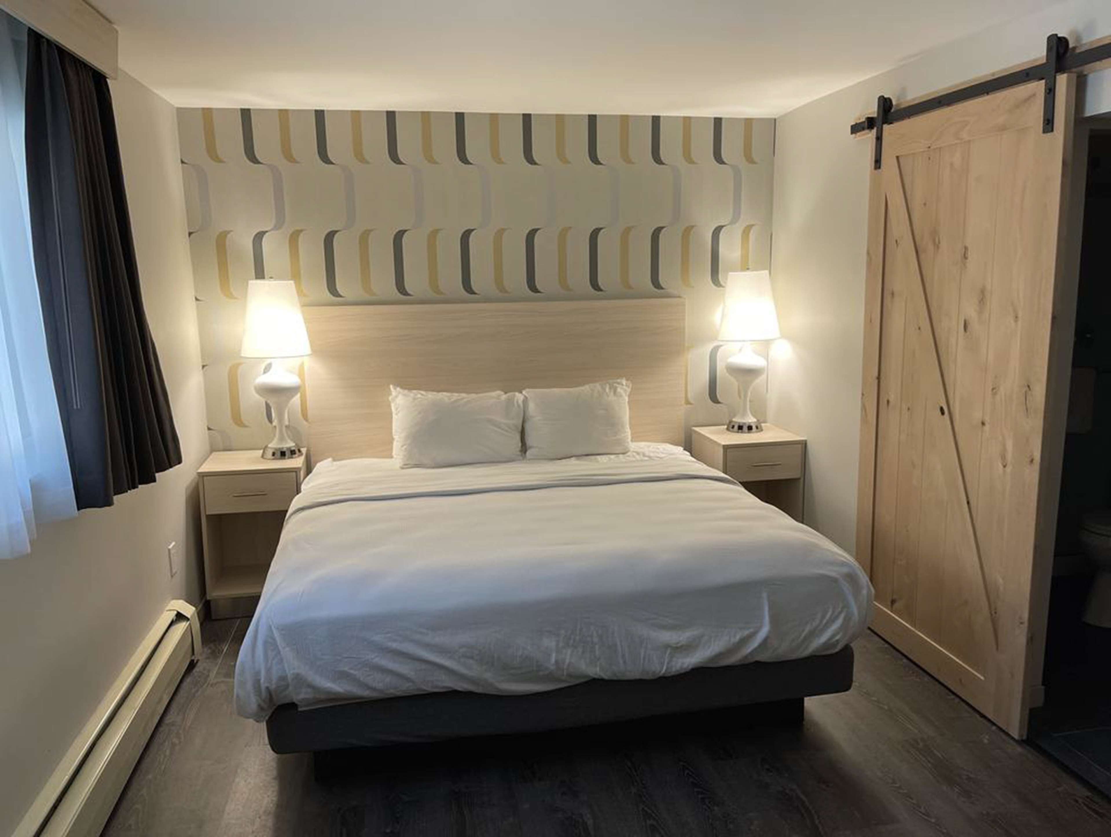 suite, multiple beds, non smoking, fireplace | iron/ironing board, free cots/infant beds, rollaway beds, free wifi