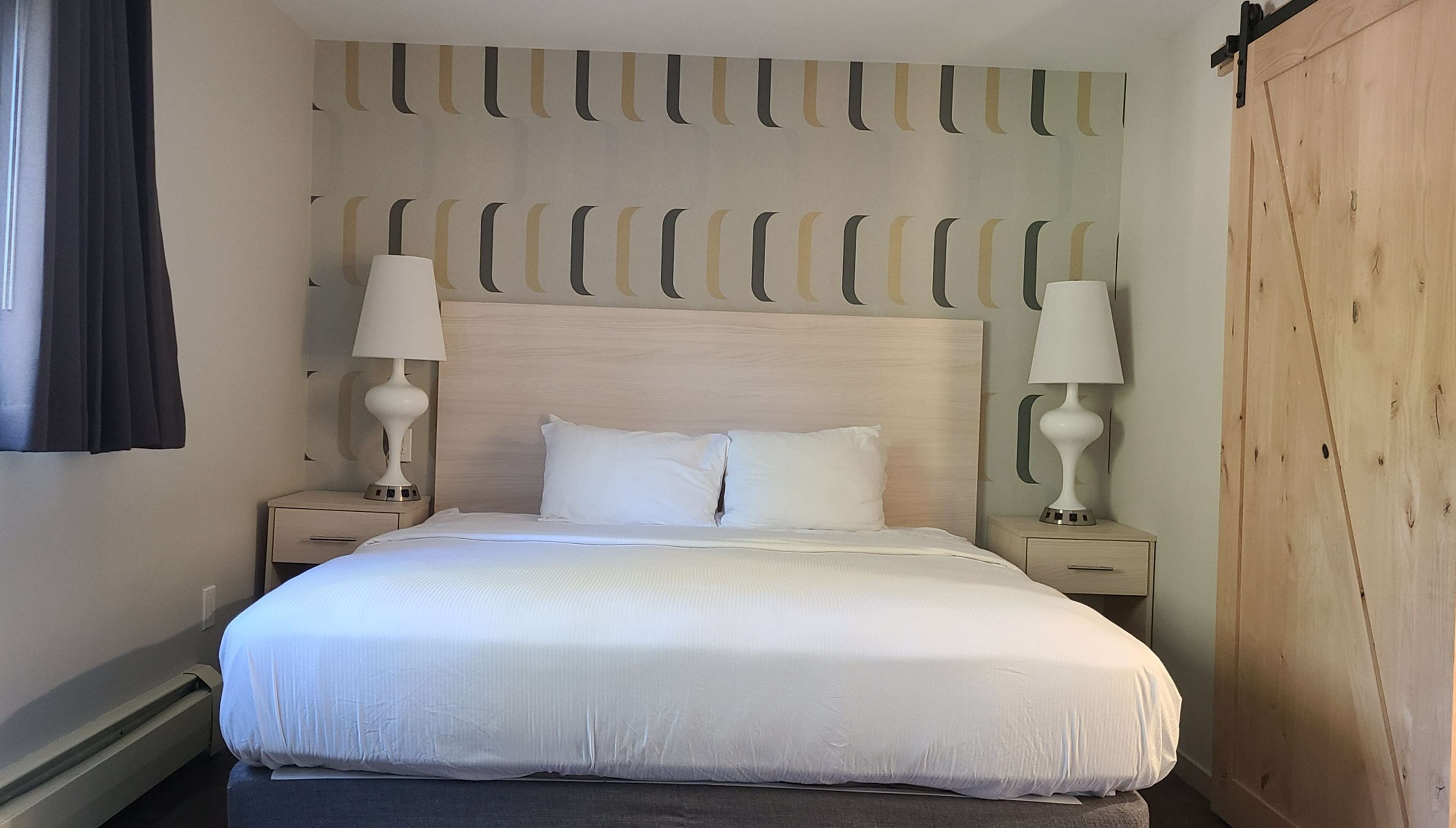 suite, multiple beds, non smoking, fireplace | iron/ironing board, free cots/infant beds, rollaway beds, free wifi