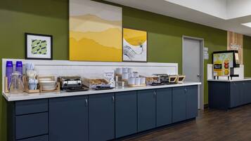 Free daily continental breakfast