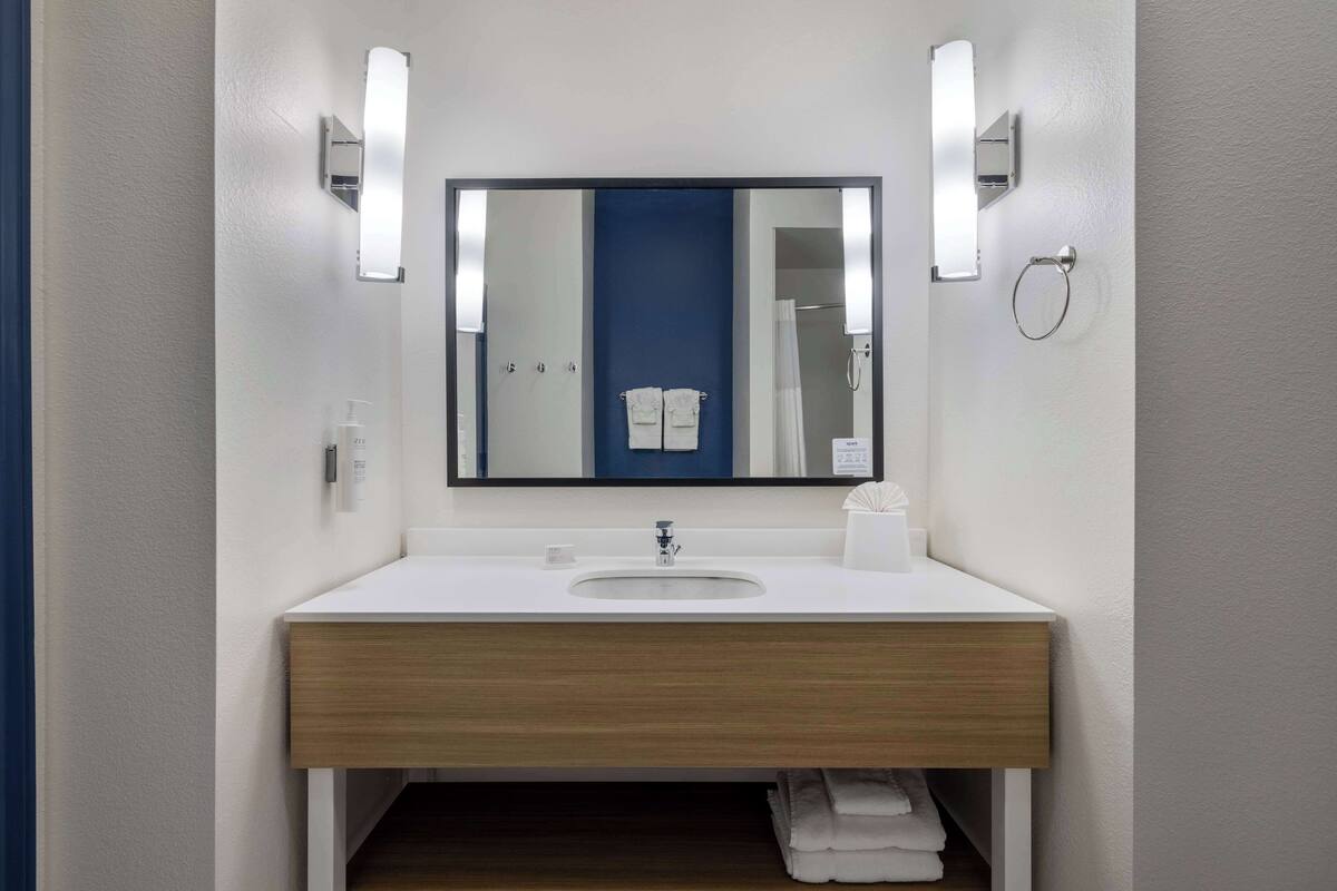 studio, multiple beds | bathroom | combined shower/bathtub, hair dryer, towels