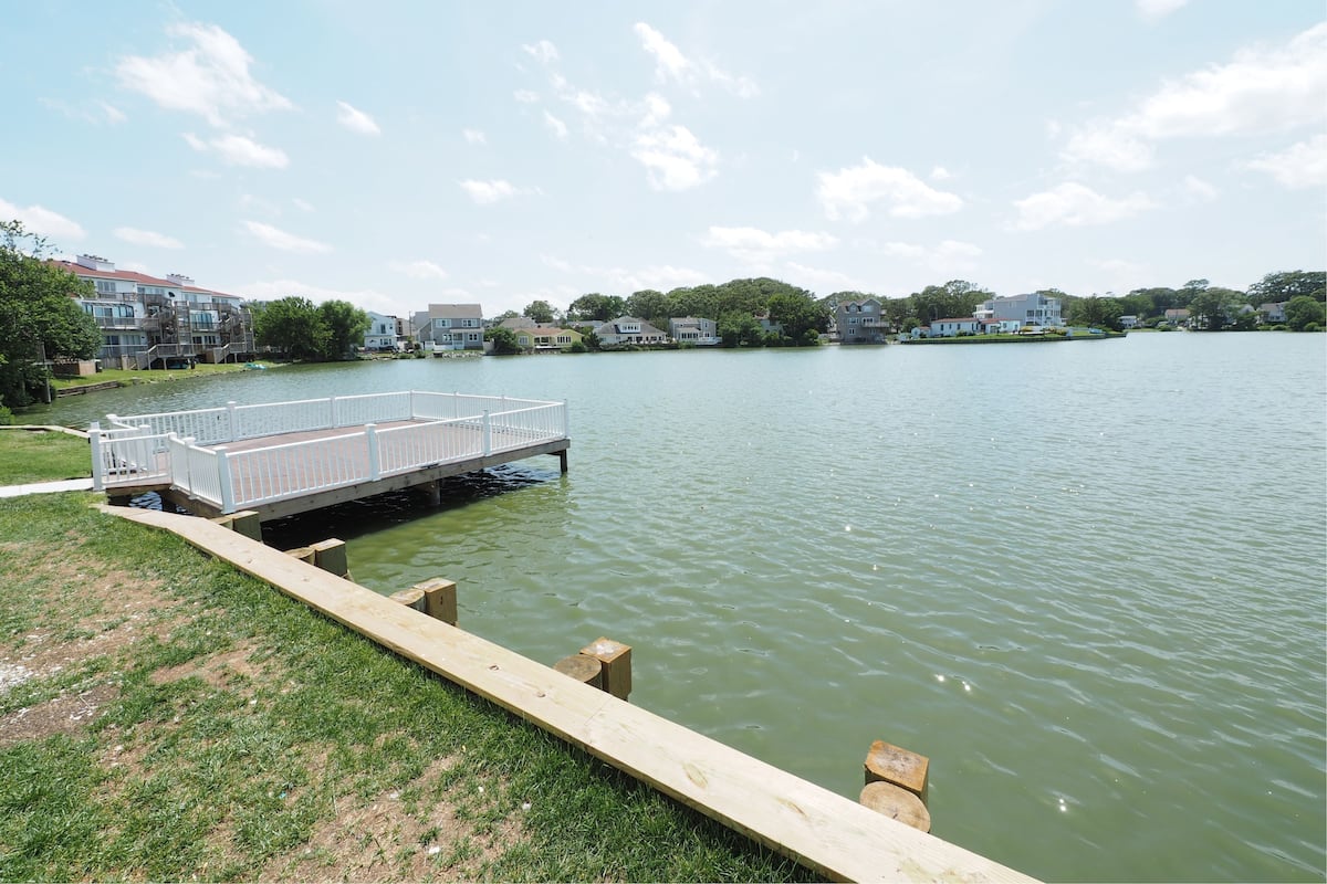 Standard Room, 2 Double Beds, Non Smoking, Balcony | Lake view