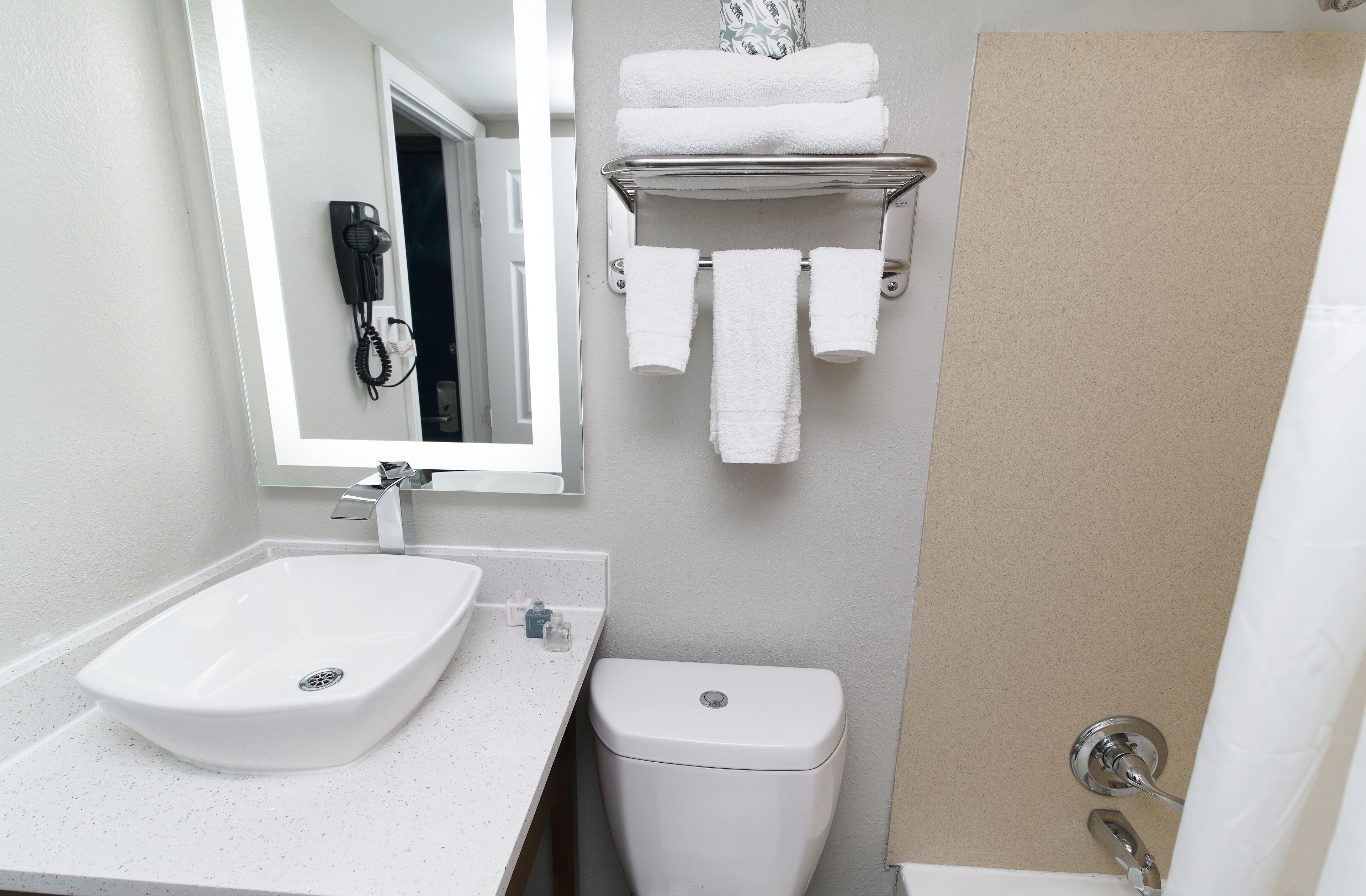 Photo - Seashire Inn & Suites